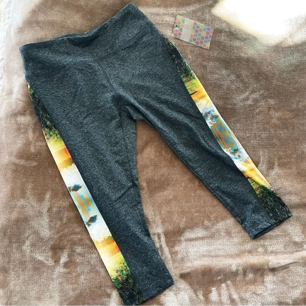 LuLaRoe Women’s Gray Leggings 3/4 Leg with Colorful Side Panels Size XS